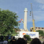 A Robert E. Lee statue at Lee Circle New Orleans being removed from atop the column in May 2017.