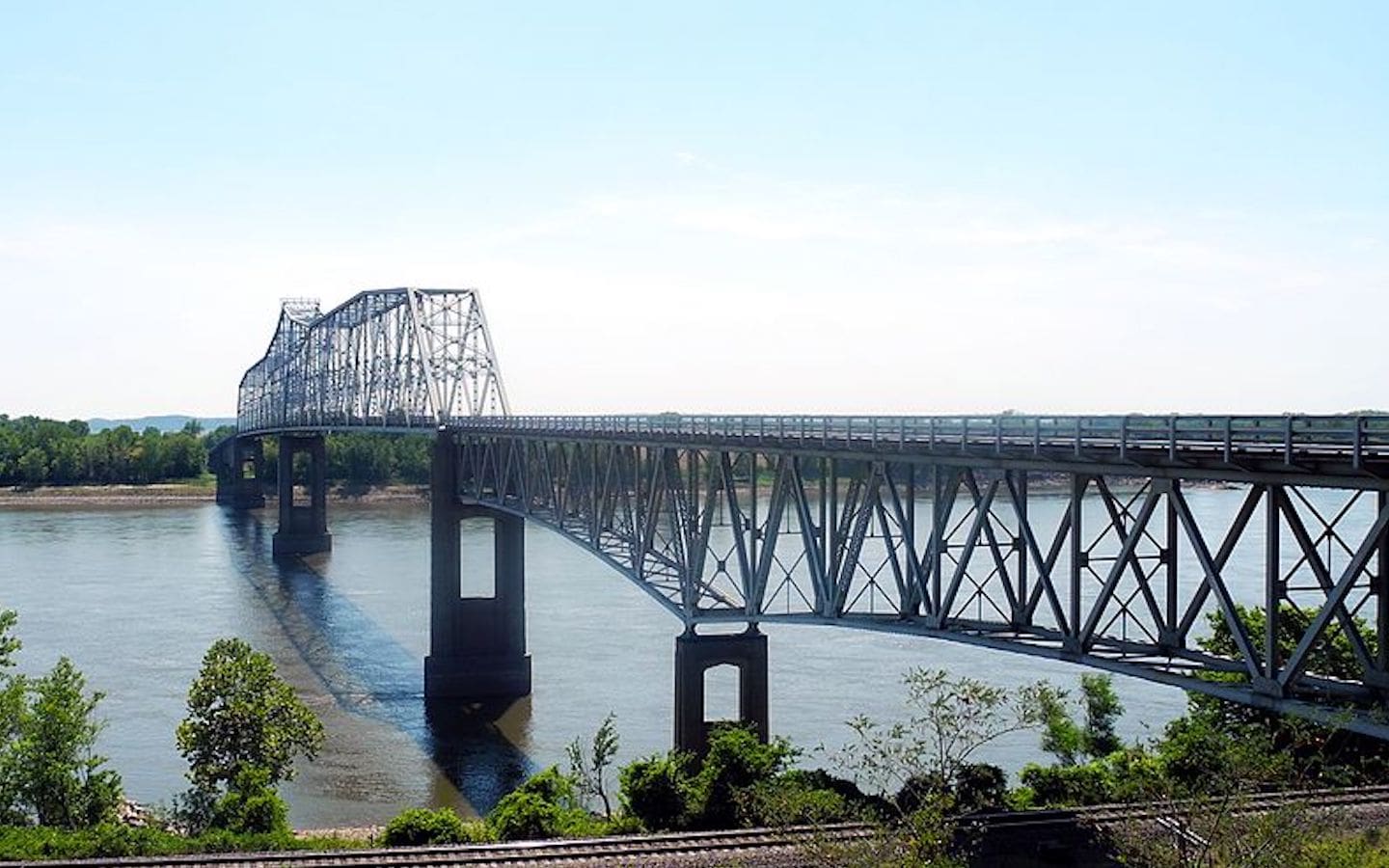 A bridge over the Mississippi River in Chester