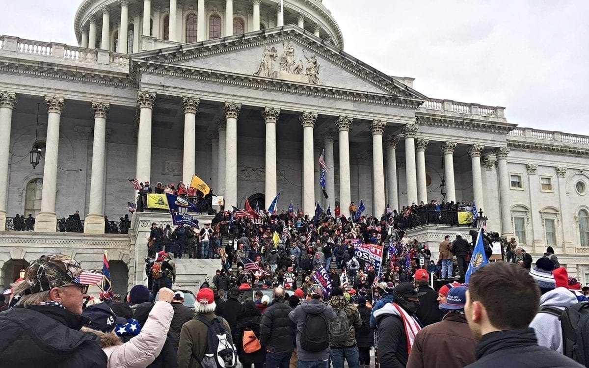 Trump-supporting rioters on US Capitol steps