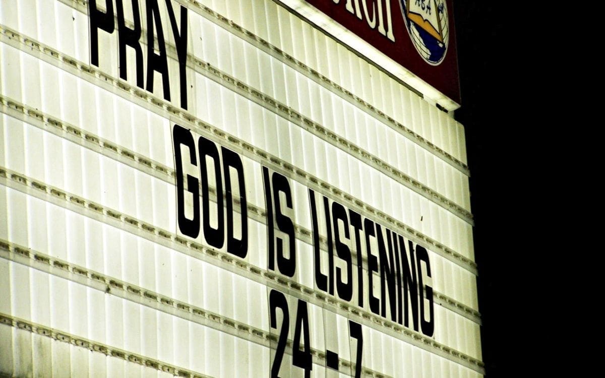 Church sign encouraging prayer