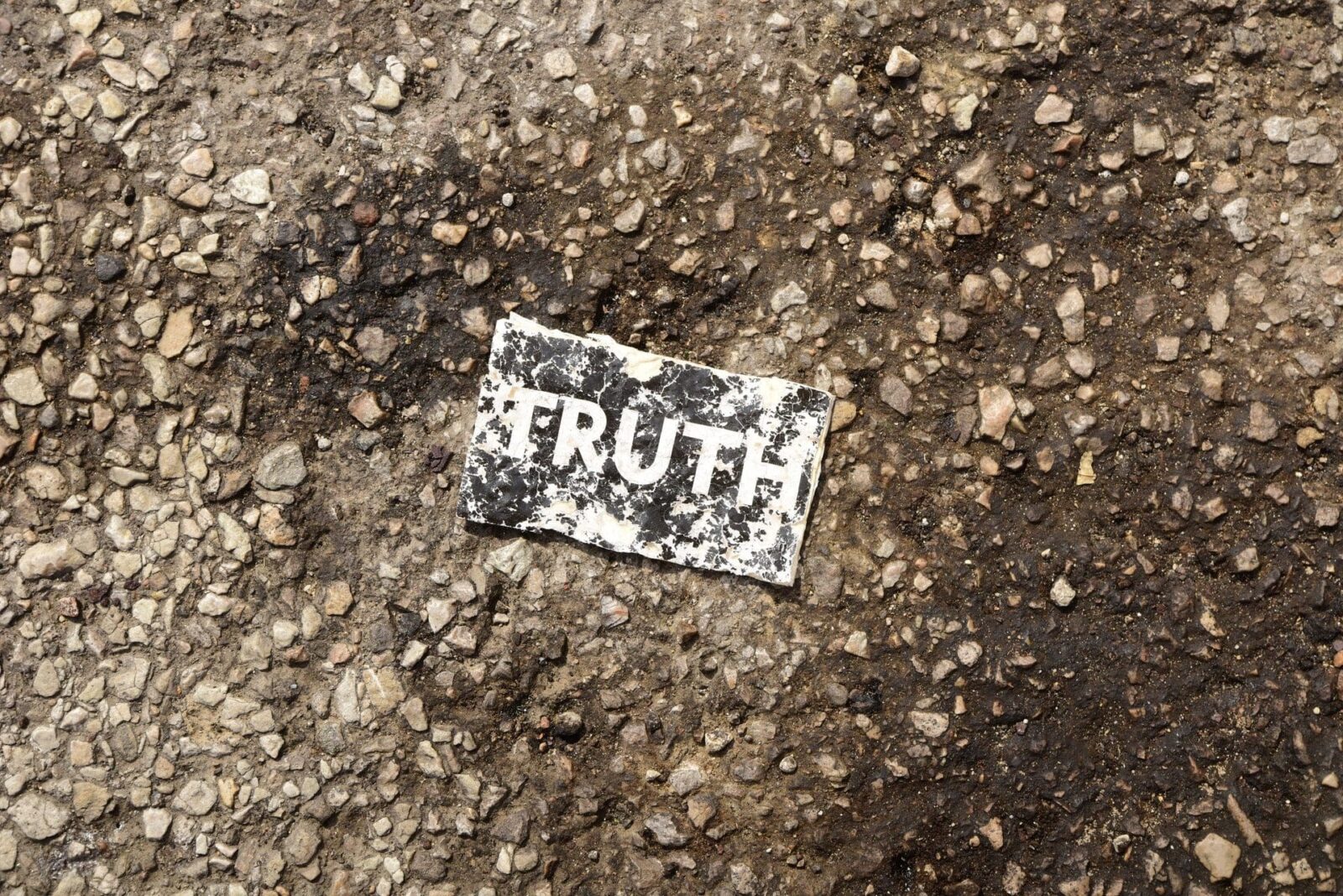 Card with word ‘truth’ on it