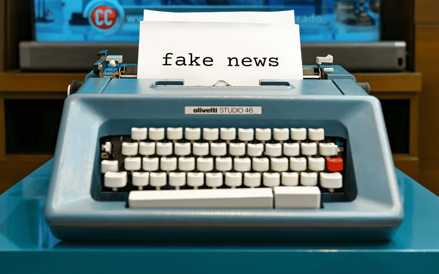 A typewriter types out the words “Fake News”
