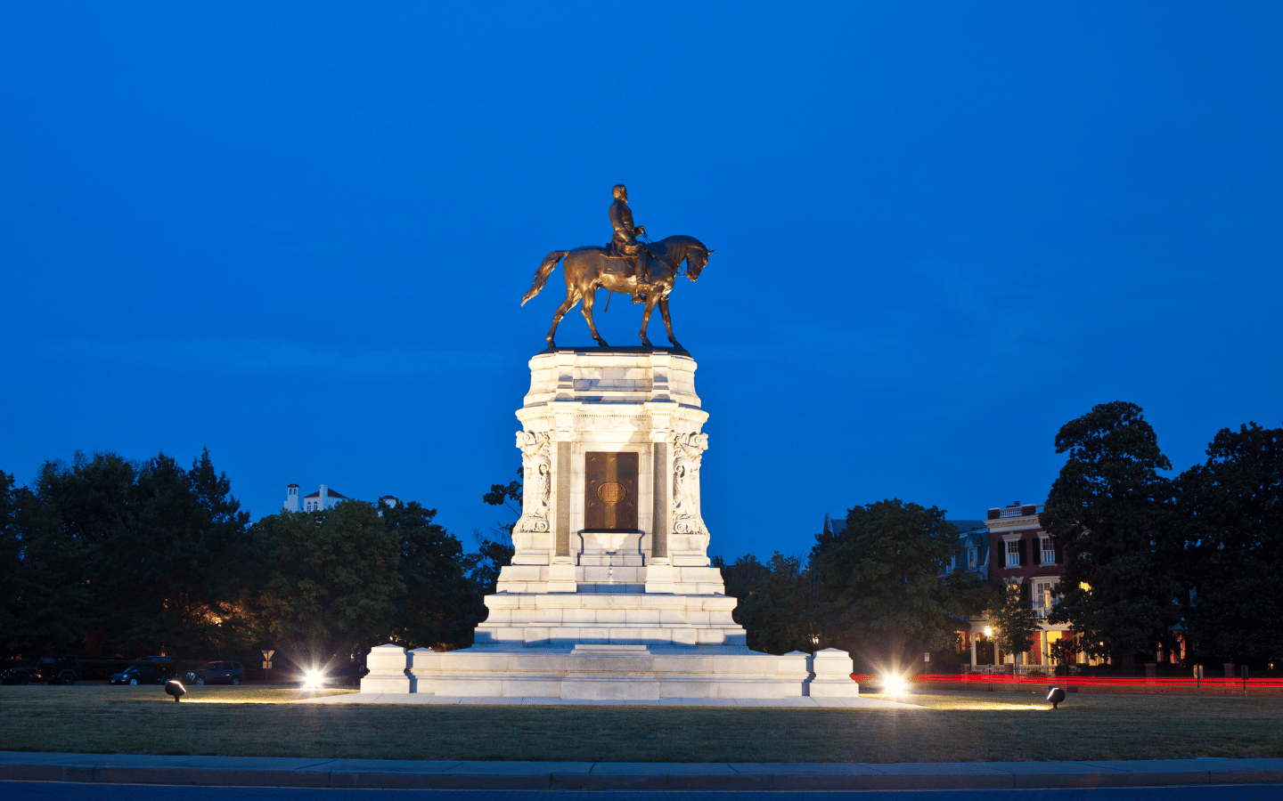 A monument to Robert E. Lee in Richmond, Virginia.